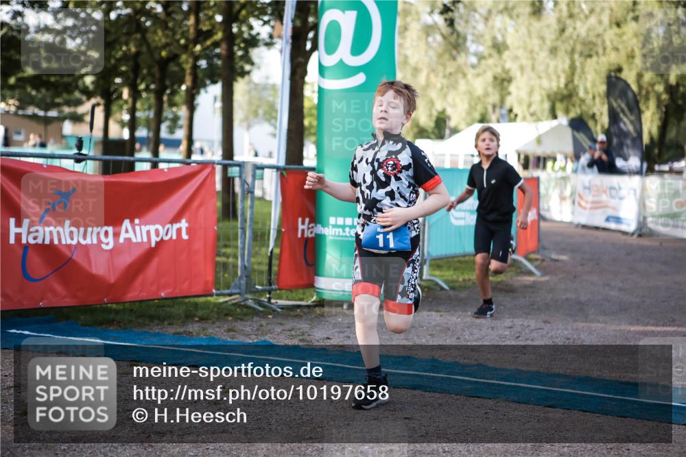 06.09.2026 - 20. Norderstedt Triathlon H.Heesch http://msf.ph/oto/10197658 06.09.2026 09:11:45 Ziel 10, 11 meine-sportfotos.de