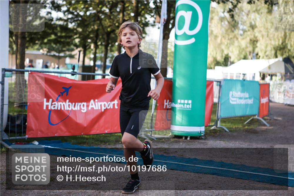 06.09.2026 - 20. Norderstedt Triathlon H.Heesch http://msf.ph/oto/10197686 06.09.2026 09:11:46 Ziel 10, 11 meine-sportfotos.de