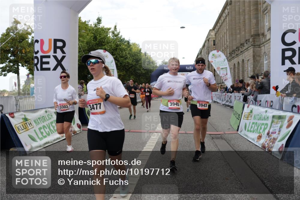 06.09.2026 - CURREX Alsterlauf Yannick Fuchs http://msf.ph/oto/10197712 06.09.2026 10:06:56 Ziel 2428, 2459, 2934, 2963, 3303, 3500, 3501, 3502, 3656, 3943, 3945, 5073, 5091, 5143, 5471, 5527, 6285, 8276 meine-sportfotos.de