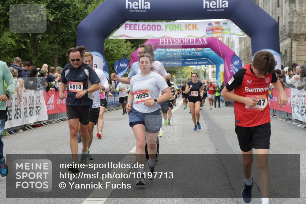 06.09.2026 - CURREX Alsterlauf Yannick Fuchs http://msf.ph/oto/10197713 06.09.2026 09:58:43 Ziel 2017, 2034, 2120, 2717, 3691, 4147, 4227, 4256, 4265, 4304, 4356, 4652, 4695, 4747, 5205, 5207, 5521, 5706, 5764, 5810, 5964, 6073, 6111 meine-sportfotos.de