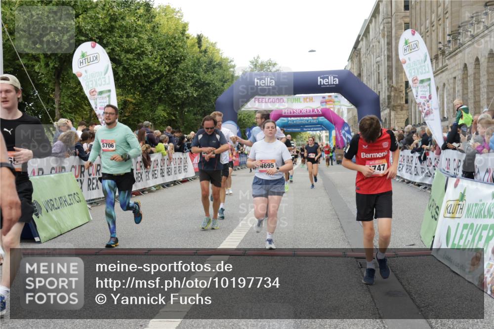 06.09.2026 - CURREX Alsterlauf Yannick Fuchs http://msf.ph/oto/10197734 06.09.2026 09:58:44 Ziel 2017, 2034, 2120, 2244, 2717, 3078, 3691, 4147, 4227, 4256, 4265, 4304, 4356, 4652, 4695, 4747, 5205, 5207, 5706, 5764, 5810, 5964, 6073, 6111 meine-sportfotos.de
