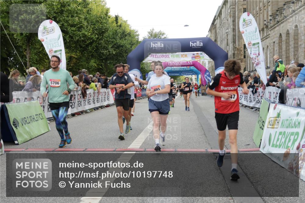 06.09.2026 - CURREX Alsterlauf Yannick Fuchs http://msf.ph/oto/10197748 06.09.2026 09:58:44 Ziel 2017, 2034, 2120, 2244, 2717, 3078, 3691, 4147, 4227, 4256, 4265, 4304, 4356, 4652, 4695, 4747, 5205, 5207, 5706, 5764, 5810, 5964, 6073, 6111 meine-sportfotos.de