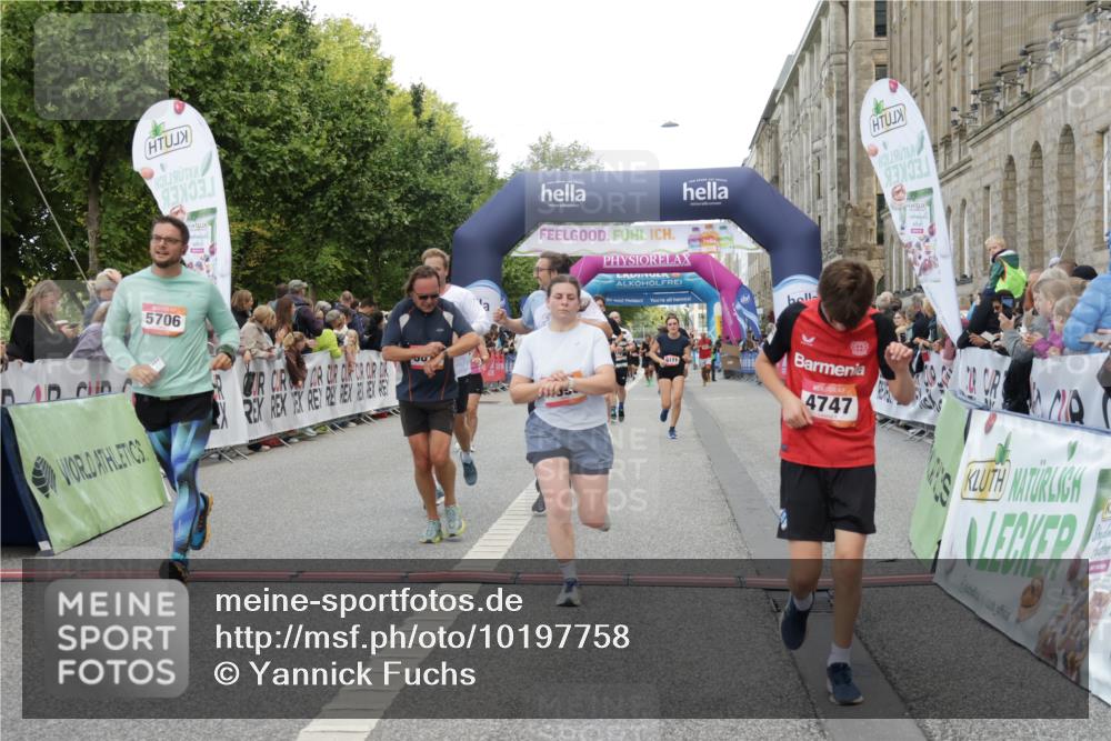 06.09.2026 - CURREX Alsterlauf Yannick Fuchs http://msf.ph/oto/10197758 06.09.2026 09:58:44 Ziel 2017, 2034, 2120, 2244, 2717, 3078, 3691, 4147, 4227, 4256, 4265, 4304, 4356, 4652, 4695, 4747, 5205, 5207, 5706, 5764, 5810, 5964, 6073, 6111 meine-sportfotos.de