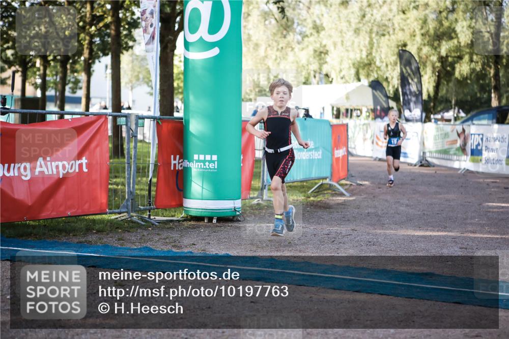 06.09.2026 - 20. Norderstedt Triathlon H.Heesch http://msf.ph/oto/10197763 06.09.2026 09:12:06 Ziel 19, 24, 37, 40 meine-sportfotos.de