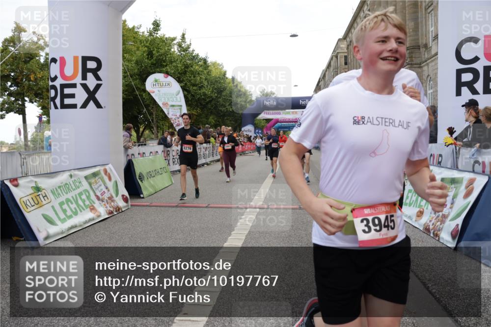 06.09.2026 - CURREX Alsterlauf Yannick Fuchs http://msf.ph/oto/10197767 06.09.2026 10:06:57 Ziel 2459, 2934, 2963, 3303, 3376, 3500, 3501, 3502, 3656, 3943, 3945, 5073, 5091, 5471, 5527, 6285, 8276 meine-sportfotos.de