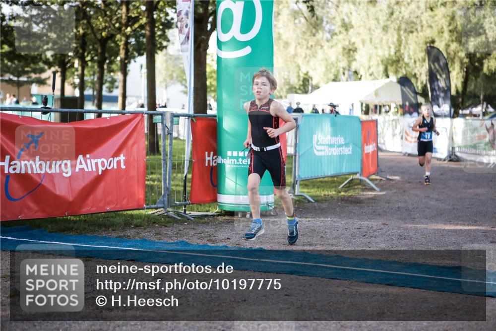 06.09.2026 - 20. Norderstedt Triathlon H.Heesch http://msf.ph/oto/10197775 06.09.2026 09:12:07 Ziel 19, 37, 40 meine-sportfotos.de
