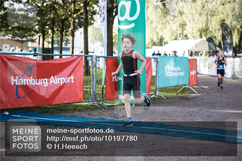 06.09.2026 - 20. Norderstedt Triathlon H.Heesch http://msf.ph/oto/10197780 06.09.2026 09:12:07 Ziel 19, 37, 40 meine-sportfotos.de