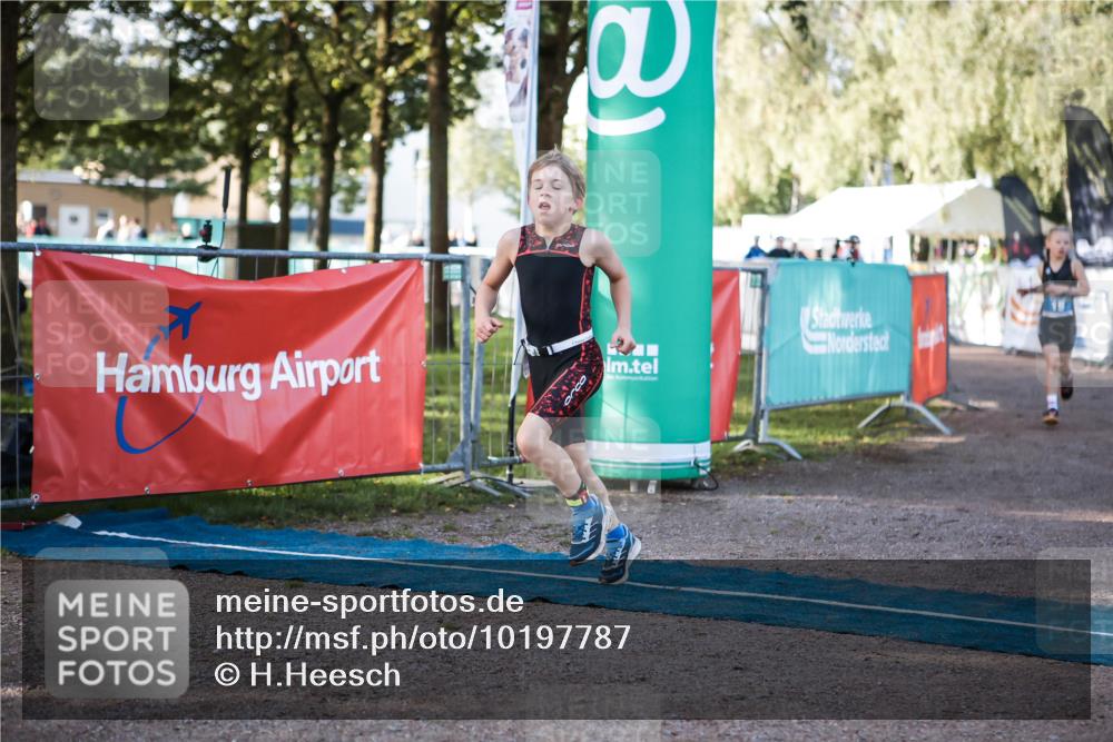 06.09.2026 - 20. Norderstedt Triathlon H.Heesch http://msf.ph/oto/10197787 06.09.2026 09:12:07 Ziel 19, 37, 40 meine-sportfotos.de