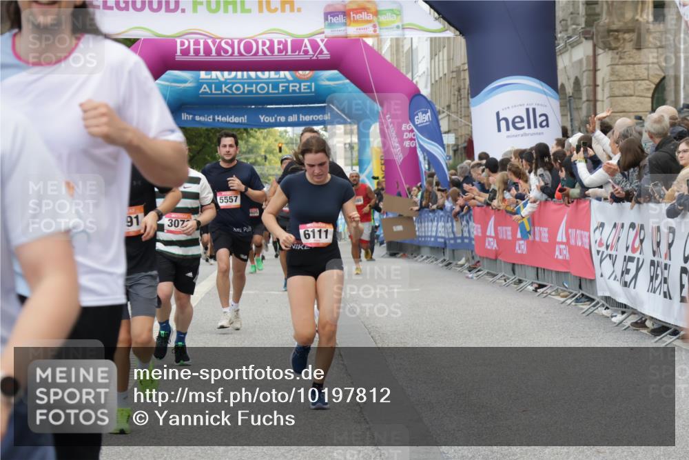 06.09.2026 - CURREX Alsterlauf Yannick Fuchs http://msf.ph/oto/10197812 06.09.2026 09:58:45 Ziel 2017, 2034, 2120, 2244, 2717, 3078, 3691, 4147, 4227, 4256, 4265, 4304, 4356, 4695, 4747, 5205, 5207, 5557, 5706, 5764, 5810, 5964, 6073, 6111 meine-sportfotos.de