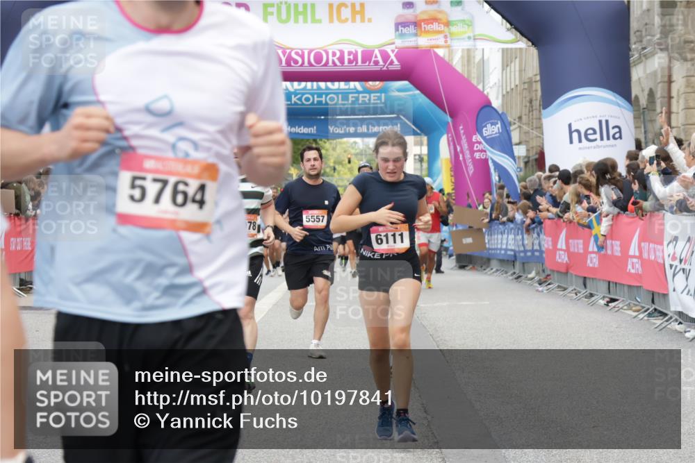 06.09.2026 - CURREX Alsterlauf Yannick Fuchs http://msf.ph/oto/10197841 06.09.2026 09:58:46 Ziel 2017, 2034, 2120, 2244, 2711, 2717, 3078, 3691, 4147, 4227, 4256, 4265, 4304, 4356, 4695, 4747, 5205, 5207, 5557, 5706, 5764, 5810, 5964, 6073, 6111 meine-sportfotos.de