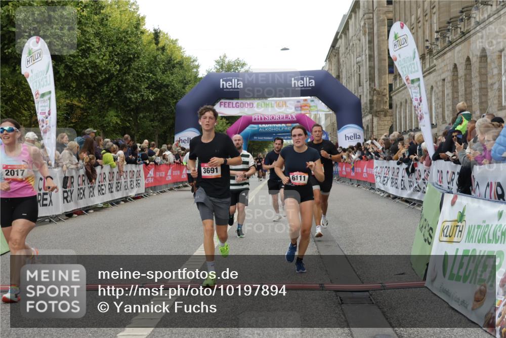 06.09.2026 - CURREX Alsterlauf Yannick Fuchs http://msf.ph/oto/10197894 06.09.2026 09:58:47 Ziel 2017, 2034, 2120, 2244, 2711, 2717, 3078, 3691, 4147, 4227, 4256, 4265, 4304, 4356, 4695, 4747, 5205, 5207, 5557, 5706, 5764, 5810, 5964, 6073, 6111 meine-sportfotos.de