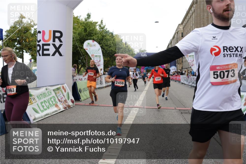 06.09.2026 - CURREX Alsterlauf Yannick Fuchs http://msf.ph/oto/10197947 06.09.2026 10:07:00 Ziel 2148, 2459, 2934, 2963, 3303, 3376, 3656, 3943, 3945, 5073, 5091, 5527, 5792, 5937, 8276 meine-sportfotos.de