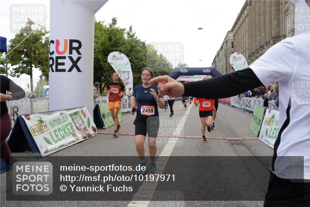 06.09.2026 - CURREX Alsterlauf Yannick Fuchs http://msf.ph/oto/10197971 06.09.2026 10:07:00 Ziel 2148, 2459, 2934, 2963, 3303, 3376, 3656, 3943, 3945, 5073, 5091, 5527, 5792, 5937, 8276 meine-sportfotos.de