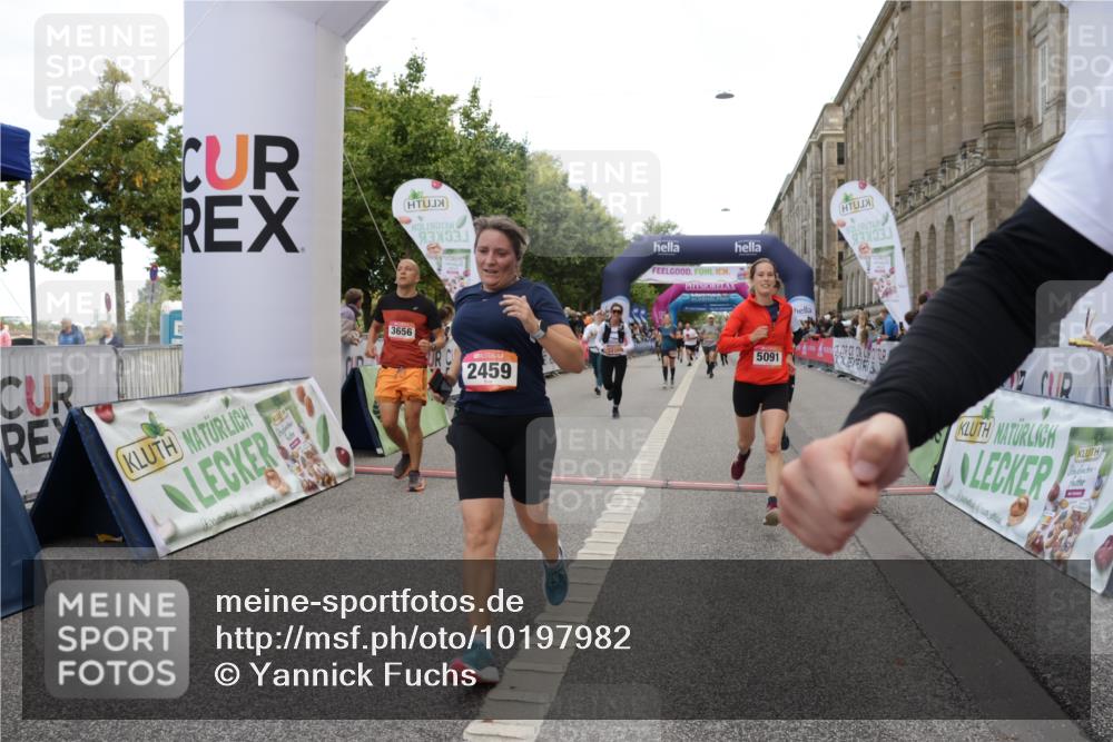 06.09.2026 - CURREX Alsterlauf Yannick Fuchs http://msf.ph/oto/10197982 06.09.2026 10:07:00 Ziel 2148, 2459, 2934, 2963, 3303, 3376, 3656, 3943, 3945, 5073, 5091, 5527, 5792, 5937, 8276 meine-sportfotos.de