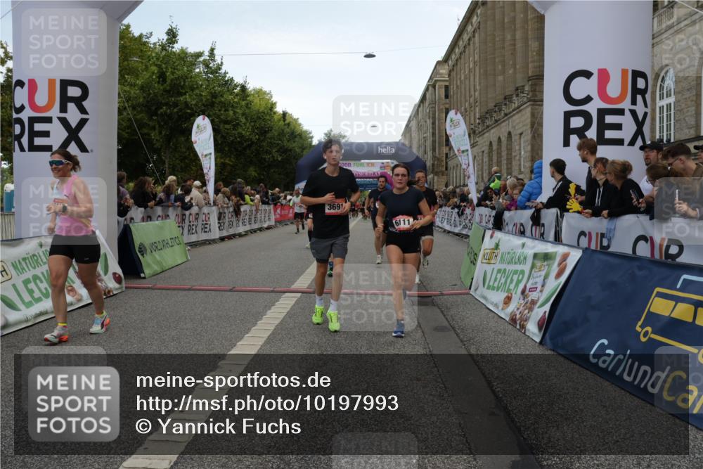 06.09.2026 - CURREX Alsterlauf Yannick Fuchs http://msf.ph/oto/10197993 06.09.2026 09:58:48 Ziel 2017, 2034, 2120, 2244, 2711, 3078, 3313, 3691, 4265, 4695, 4747, 5205, 5207, 5557, 5706, 5764, 5810, 5964, 6111 meine-sportfotos.de