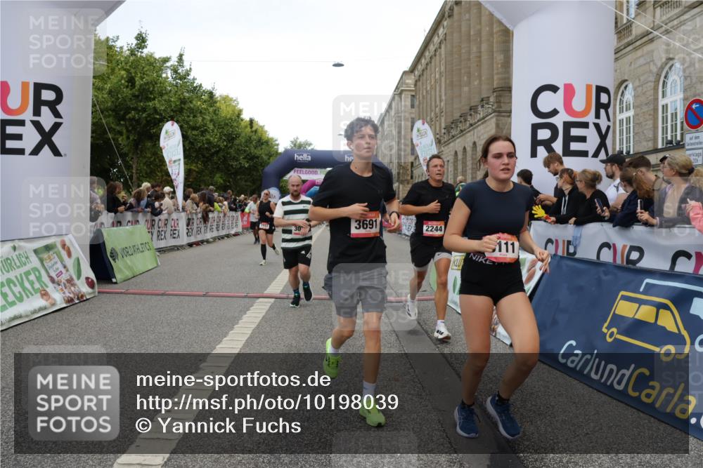 06.09.2026 - CURREX Alsterlauf Yannick Fuchs http://msf.ph/oto/10198039 06.09.2026 09:58:49 Ziel 2017, 2034, 2244, 2711, 3078, 3313, 3691, 4265, 4695, 4747, 5557, 5661, 5706, 5764, 5810, 5964, 6111 meine-sportfotos.de