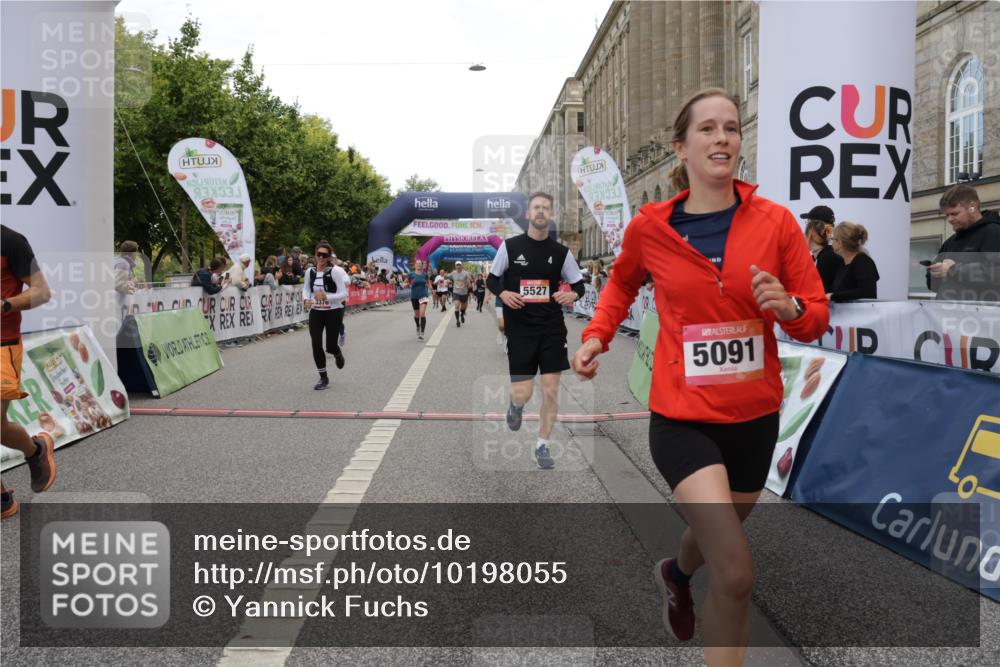 06.09.2026 - CURREX Alsterlauf Yannick Fuchs http://msf.ph/oto/10198055 06.09.2026 10:07:01 Ziel 2148, 2355, 2459, 2934, 2963, 3103, 3303, 3376, 3656, 3943, 3945, 5073, 5091, 5527, 5792, 5937, 8276 meine-sportfotos.de