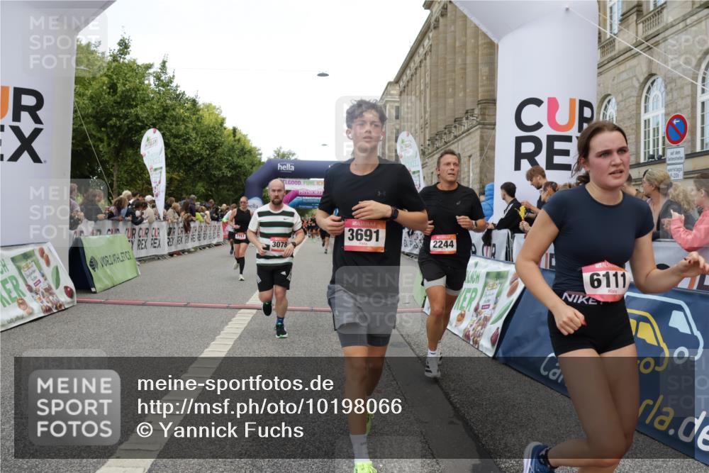 06.09.2026 - CURREX Alsterlauf Yannick Fuchs http://msf.ph/oto/10198066 06.09.2026 09:58:50 Ziel 2017, 2065, 2244, 2711, 3078, 3313, 3691, 4265, 4299, 4695, 4747, 5557, 5661, 5706, 5764, 5810, 5964, 6111 meine-sportfotos.de