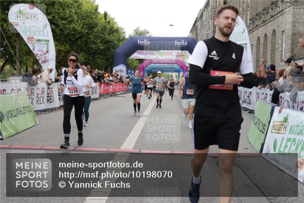 06.09.2026 - CURREX Alsterlauf Yannick Fuchs http://msf.ph/oto/10198070 06.09.2026 10:07:02 Ziel 2148, 2355, 2459, 2934, 2963, 3103, 3303, 3376, 3656, 3943, 3945, 5073, 5091, 5527, 5792, 5937, 8276 meine-sportfotos.de