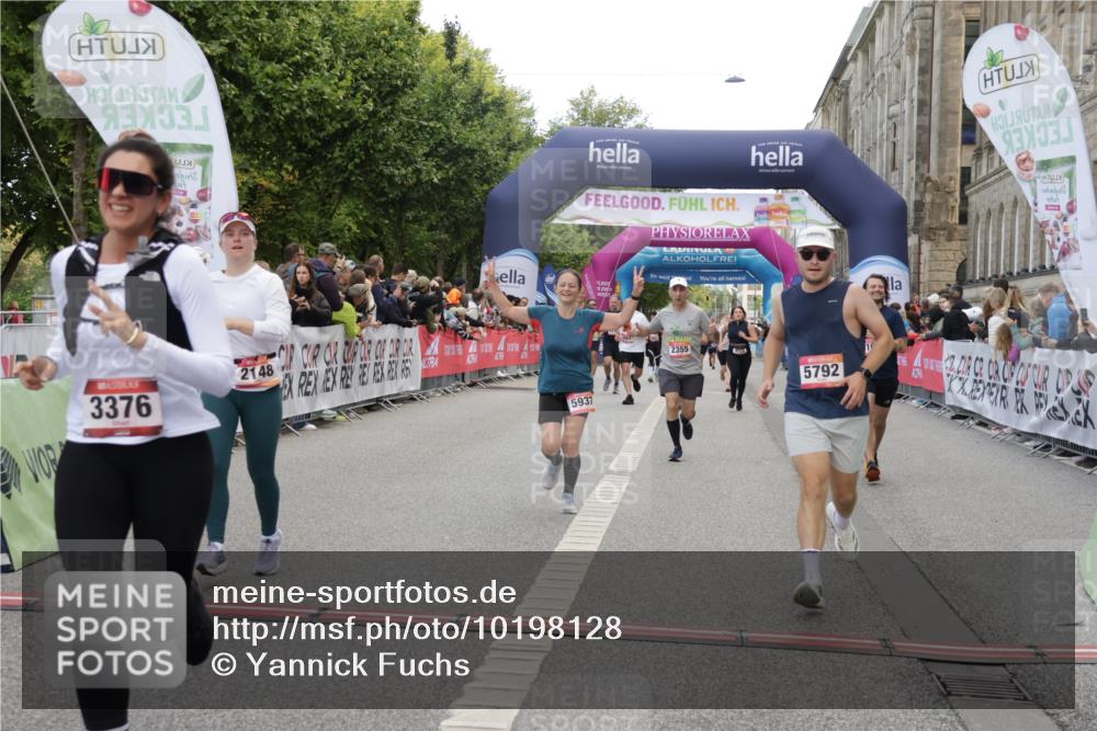 06.09.2026 - CURREX Alsterlauf Yannick Fuchs http://msf.ph/oto/10198128 06.09.2026 10:07:03 Ziel 2148, 2355, 2459, 2963, 3103, 3303, 3376, 3607, 3656, 3943, 3945, 5073, 5091, 5527, 5792, 5937, 8276 meine-sportfotos.de