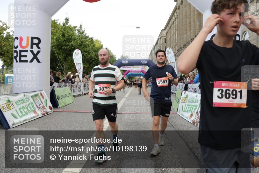 06.09.2026 - CURREX Alsterlauf Yannick Fuchs http://msf.ph/oto/10198139 06.09.2026 09:58:50 Ziel 2017, 2065, 2244, 2711, 3078, 3313, 3691, 4265, 4299, 4695, 4747, 5557, 5661, 5706, 5764, 5810, 5964, 6111 meine-sportfotos.de