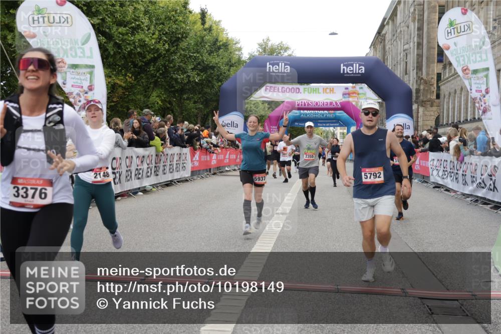 06.09.2026 - CURREX Alsterlauf Yannick Fuchs http://msf.ph/oto/10198149 06.09.2026 10:07:03 Ziel 2148, 2355, 2459, 2963, 3103, 3303, 3376, 3607, 3656, 3943, 3945, 5073, 5091, 5527, 5792, 5937, 8276 meine-sportfotos.de