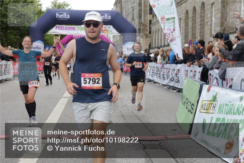 06.09.2026 - CURREX Alsterlauf Yannick Fuchs http://msf.ph/oto/10198222 06.09.2026 10:07:04 Ziel 2148, 2355, 2459, 2963, 3103, 3376, 3607, 3656, 4078, 5069, 5073, 5091, 5527, 5792, 5937, 8276, 8306 meine-sportfotos.de