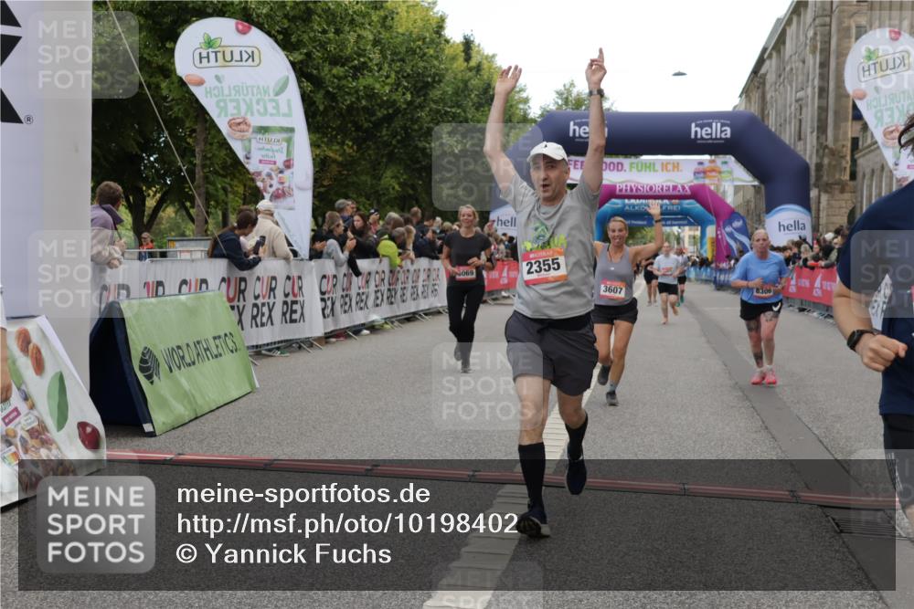 06.09.2026 - CURREX Alsterlauf Yannick Fuchs http://msf.ph/oto/10198402 06.09.2026 10:07:06 Ziel 2148, 2355, 2459, 2963, 3103, 3376, 3607, 3656, 4078, 5069, 5073, 5091, 5527, 5792, 5937, 5951, 6214, 8306 meine-sportfotos.de