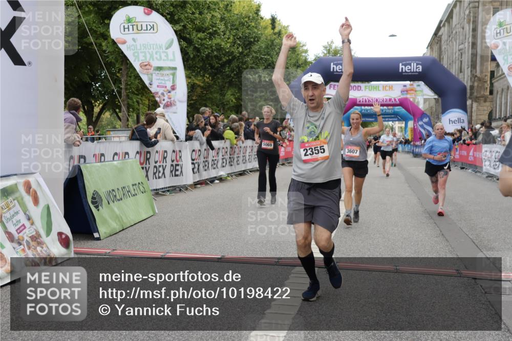 06.09.2026 - CURREX Alsterlauf Yannick Fuchs http://msf.ph/oto/10198422 06.09.2026 10:07:06 Ziel 2148, 2355, 2459, 2963, 3103, 3376, 3607, 3656, 4078, 5069, 5073, 5091, 5527, 5792, 5937, 5951, 6214, 8306 meine-sportfotos.de