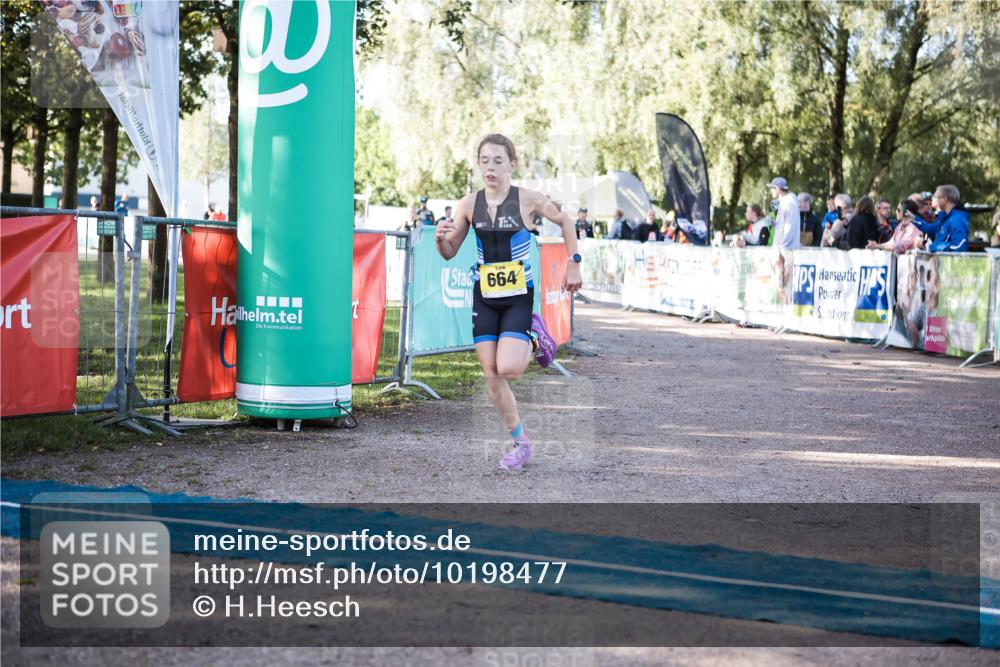 06.09.2026 - 20. Norderstedt Triathlon H.Heesch http://msf.ph/oto/10198477 06.09.2026 09:45:13 Ziel 664, 665 meine-sportfotos.de