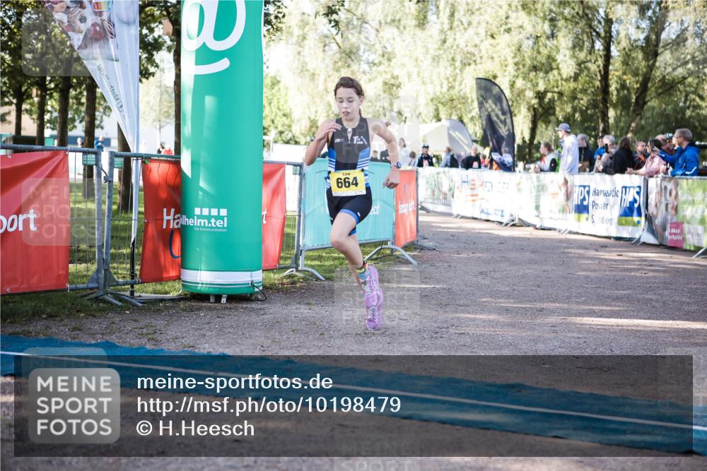 06.09.2026 - 20. Norderstedt Triathlon H.Heesch http://msf.ph/oto/10198479 06.09.2026 09:45:13 Ziel 664, 665 meine-sportfotos.de