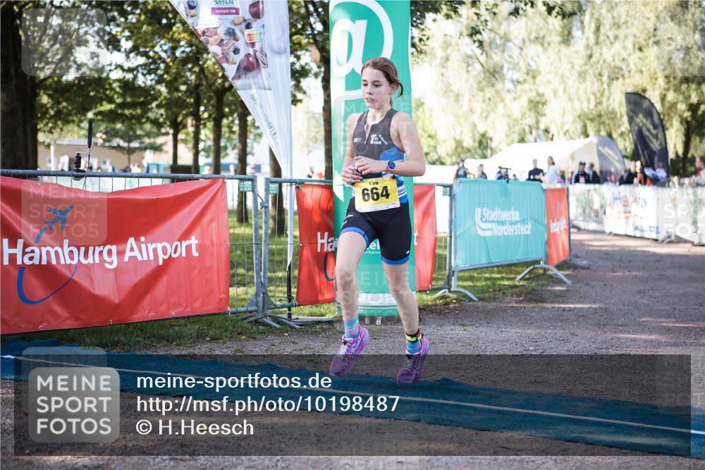 06.09.2026 - 20. Norderstedt Triathlon H.Heesch http://msf.ph/oto/10198487 06.09.2026 09:45:14 Ziel 664, 665 meine-sportfotos.de