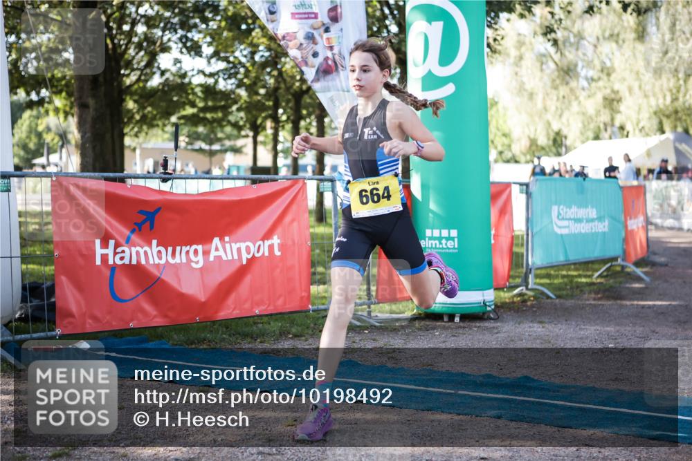 06.09.2026 - 20. Norderstedt Triathlon H.Heesch http://msf.ph/oto/10198492 06.09.2026 09:45:14 Ziel 664, 665 meine-sportfotos.de