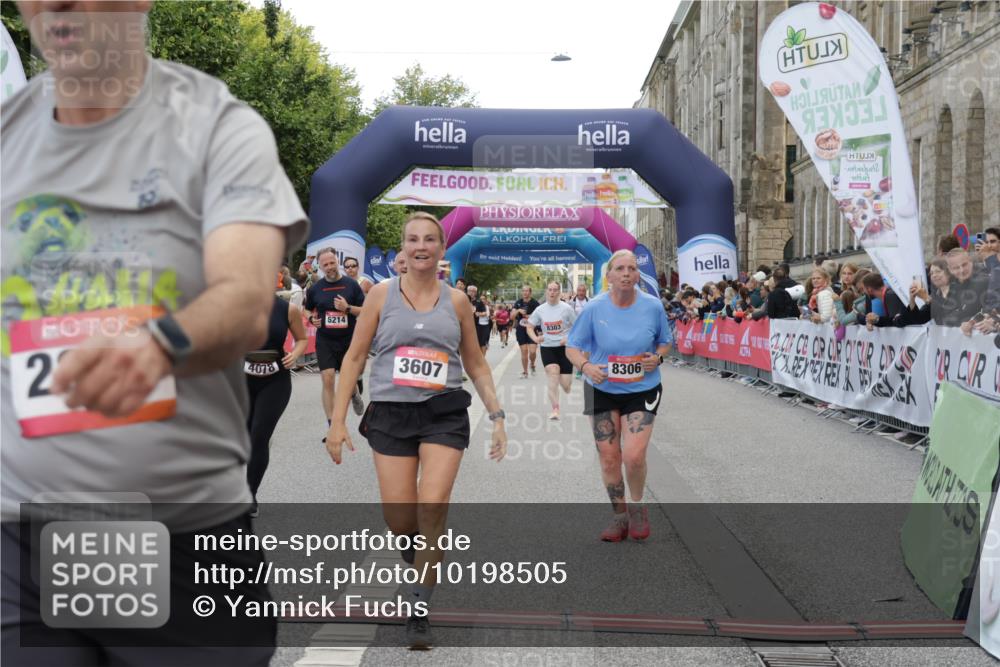 06.09.2026 - CURREX Alsterlauf Yannick Fuchs http://msf.ph/oto/10198505 06.09.2026 10:07:08 Ziel 2148, 2355, 3103, 3376, 3607, 3656, 4078, 5069, 5527, 5792, 5937, 5951, 6214, 8303, 8306 meine-sportfotos.de