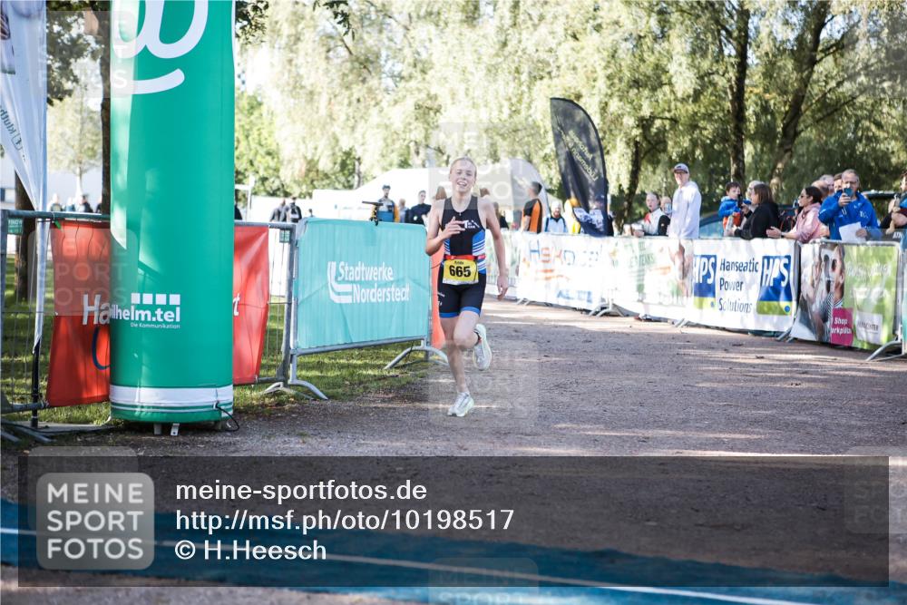 06.09.2026 - 20. Norderstedt Triathlon H.Heesch http://msf.ph/oto/10198517 06.09.2026 09:45:17 Ziel 664, 665 meine-sportfotos.de