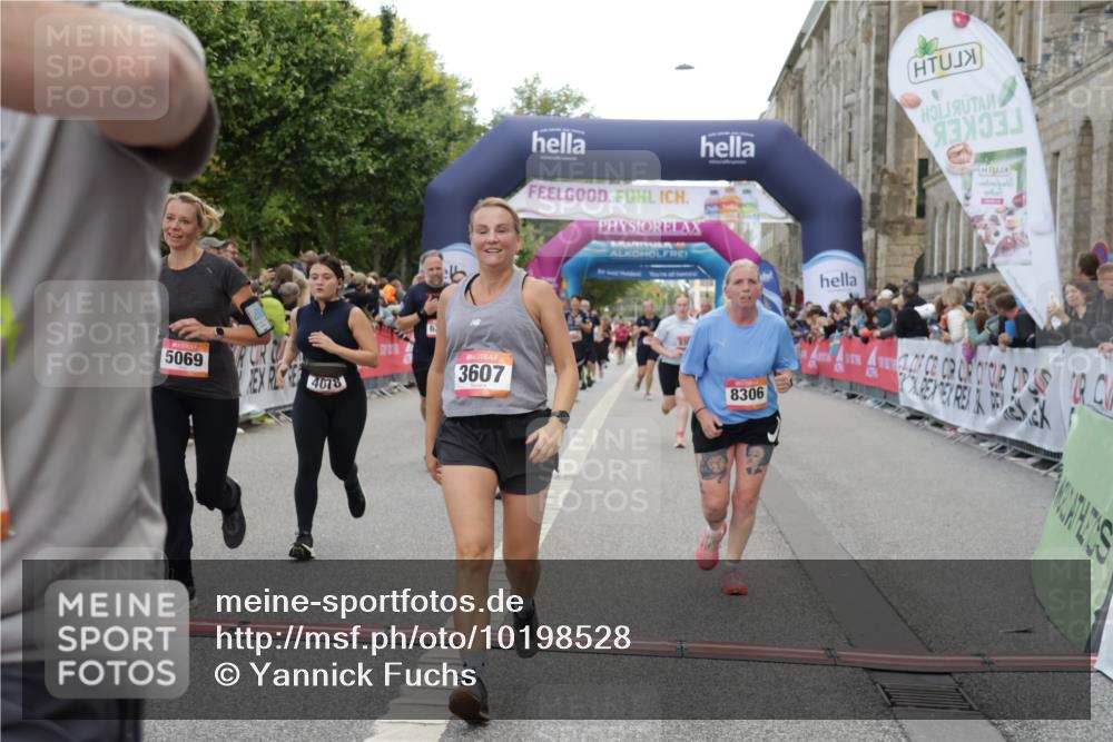 06.09.2026 - CURREX Alsterlauf Yannick Fuchs http://msf.ph/oto/10198528 06.09.2026 10:07:08 Ziel 2148, 2355, 3103, 3376, 3607, 3656, 4078, 5069, 5527, 5792, 5937, 5951, 6214, 8303, 8306 meine-sportfotos.de