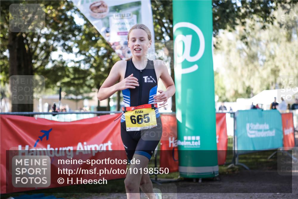 06.09.2026 - 20. Norderstedt Triathlon H.Heesch http://msf.ph/oto/10198550 06.09.2026 09:45:19 Ziel 664, 665 meine-sportfotos.de