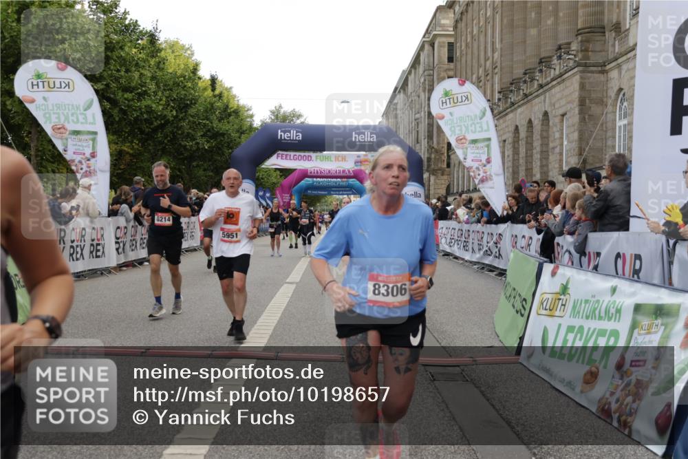06.09.2026 - CURREX Alsterlauf Yannick Fuchs http://msf.ph/oto/10198657 06.09.2026 10:07:10 Ziel 2148, 2355, 3103, 3607, 4078, 4140, 5069, 5792, 5937, 5951, 6214, 8303, 8306 meine-sportfotos.de