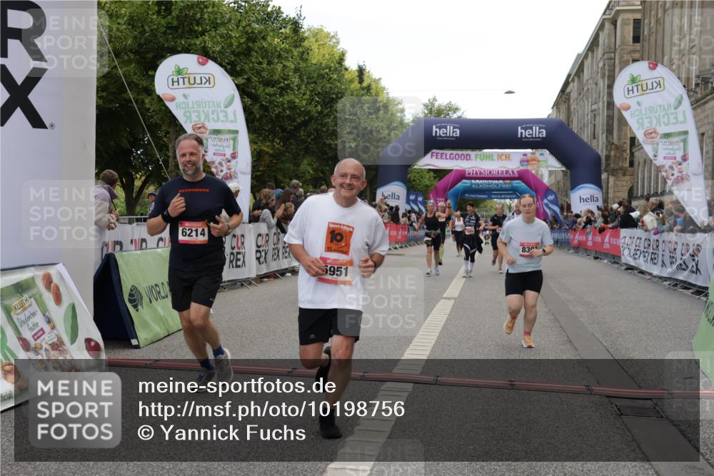 06.09.2026 - CURREX Alsterlauf Yannick Fuchs http://msf.ph/oto/10198756 06.09.2026 10:07:11 Ziel 2187, 2355, 2893, 3103, 3607, 4078, 4140, 5069, 5549, 5792, 5937, 5951, 6214, 8303, 8306 meine-sportfotos.de