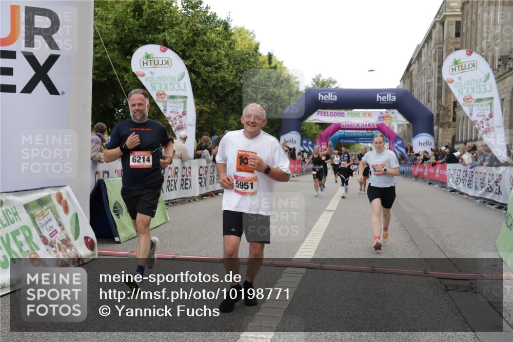 06.09.2026 - CURREX Alsterlauf Yannick Fuchs http://msf.ph/oto/10198771 06.09.2026 10:07:11 Ziel 2187, 2355, 2893, 3103, 3607, 4078, 4140, 5069, 5549, 5792, 5937, 5951, 6214, 8303, 8306 meine-sportfotos.de