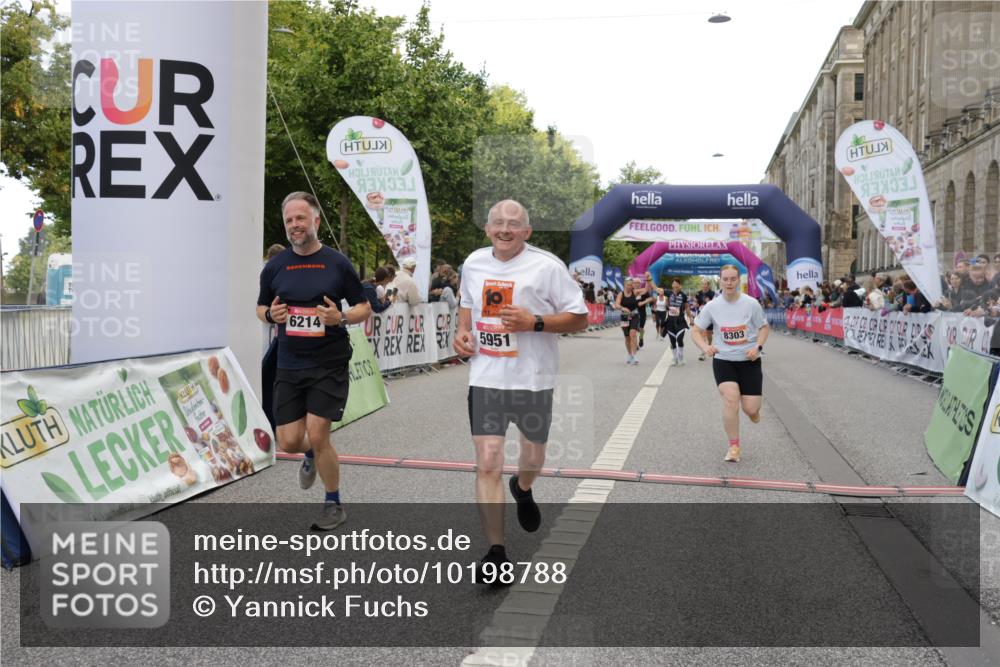 06.09.2026 - CURREX Alsterlauf Yannick Fuchs http://msf.ph/oto/10198788 06.09.2026 10:07:11 Ziel 2187, 2355, 2893, 3103, 3607, 4078, 4140, 5069, 5549, 5792, 5937, 5951, 6214, 8303, 8306 meine-sportfotos.de