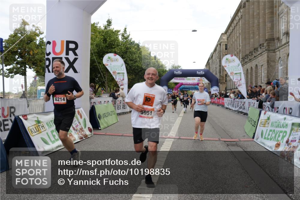 06.09.2026 - CURREX Alsterlauf Yannick Fuchs http://msf.ph/oto/10198835 06.09.2026 10:07:12 Ziel 2187, 2355, 2893, 2903, 3103, 3607, 4078, 4140, 5069, 5549, 5813, 5937, 5951, 6214, 8303, 8306 meine-sportfotos.de