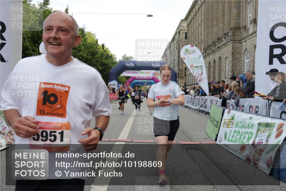 06.09.2026 - CURREX Alsterlauf Yannick Fuchs http://msf.ph/oto/10198869 06.09.2026 10:07:12 Ziel 2187, 2355, 2893, 2903, 3103, 3607, 4078, 4140, 5069, 5549, 5813, 5937, 5951, 6214, 8303, 8306 meine-sportfotos.de