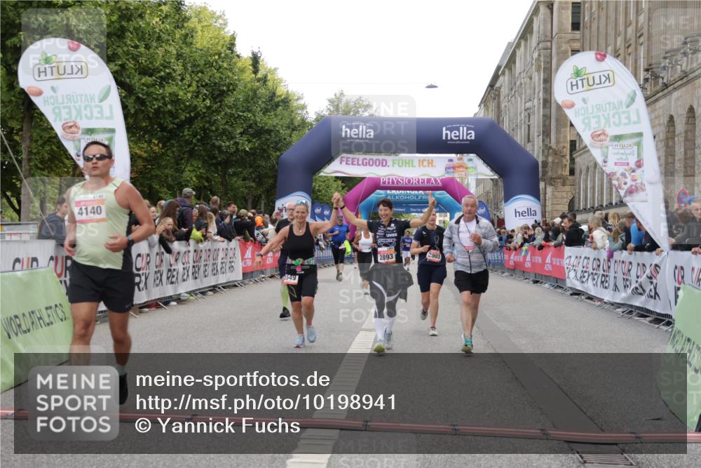 06.09.2026 - CURREX Alsterlauf Yannick Fuchs http://msf.ph/oto/10198941 06.09.2026 10:07:14 Ziel 2187, 2893, 2903, 3607, 4078, 4140, 5069, 5549, 5813, 5951, 6214, 8303, 8306 meine-sportfotos.de