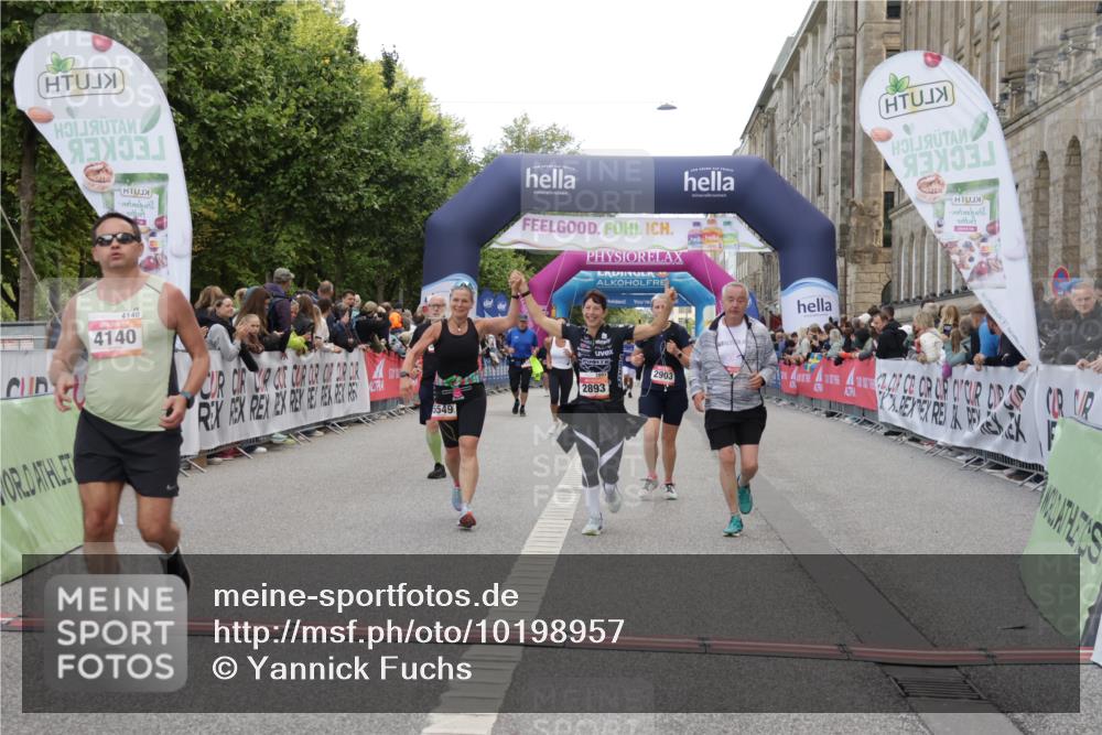 06.09.2026 - CURREX Alsterlauf Yannick Fuchs http://msf.ph/oto/10198957 06.09.2026 10:07:14 Ziel 2187, 2893, 2903, 3607, 4078, 4140, 5069, 5549, 5813, 5951, 6214, 8303, 8306 meine-sportfotos.de