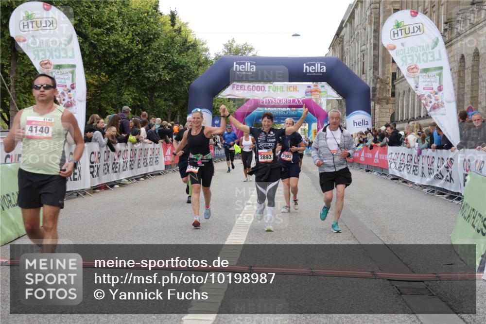 06.09.2026 - CURREX Alsterlauf Yannick Fuchs http://msf.ph/oto/10198987 06.09.2026 10:07:14 Ziel 2187, 2893, 2903, 3607, 4078, 4140, 5069, 5549, 5813, 5951, 6214, 8303, 8306 meine-sportfotos.de