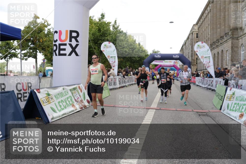 06.09.2026 - CURREX Alsterlauf Yannick Fuchs http://msf.ph/oto/10199034 06.09.2026 10:07:15 Ziel 2187, 2893, 2903, 3607, 4078, 4140, 5069, 5549, 5813, 5951, 6214, 8303, 8306 meine-sportfotos.de