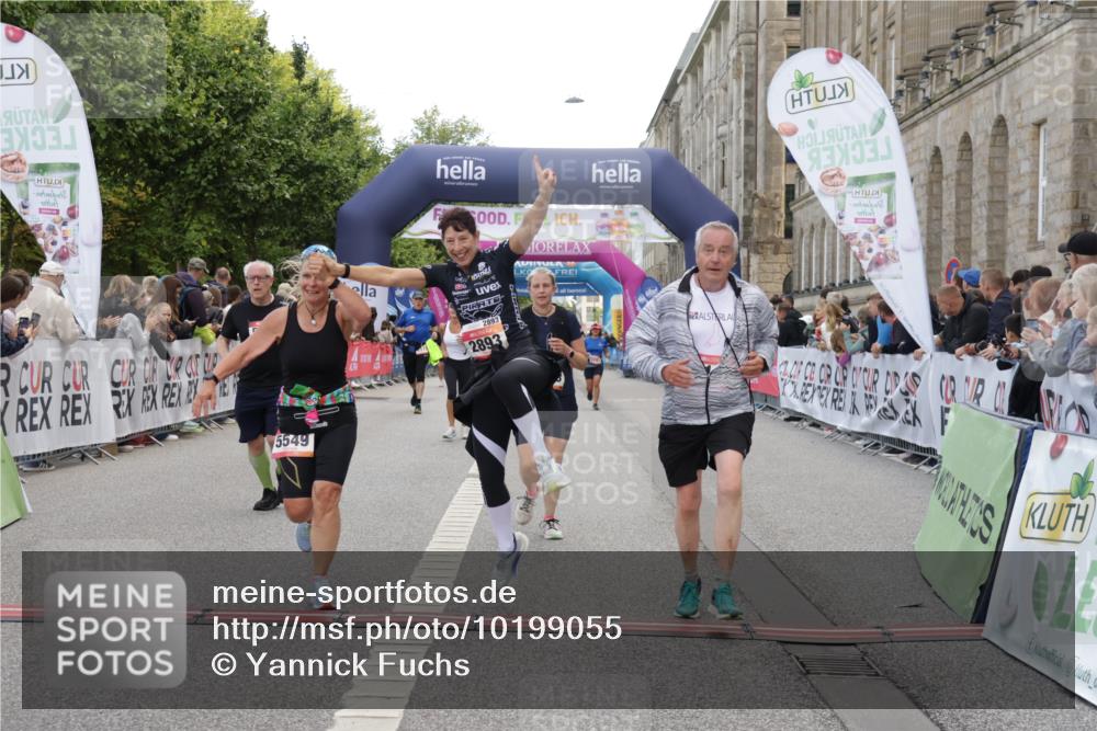 06.09.2026 - CURREX Alsterlauf Yannick Fuchs http://msf.ph/oto/10199055 06.09.2026 10:07:15 Ziel 2187, 2893, 2903, 3607, 4078, 4140, 5069, 5549, 5813, 5951, 6214, 8303, 8306 meine-sportfotos.de