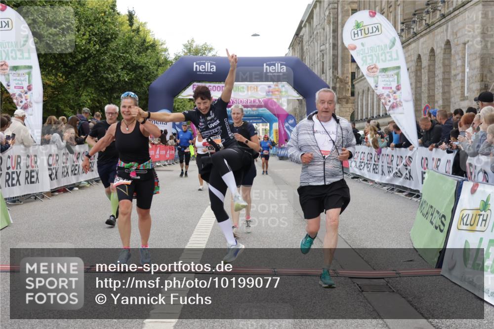 06.09.2026 - CURREX Alsterlauf Yannick Fuchs http://msf.ph/oto/10199077 06.09.2026 10:07:15 Ziel 2187, 2893, 2903, 3607, 4078, 4140, 5069, 5549, 5813, 5951, 6214, 8303, 8306 meine-sportfotos.de