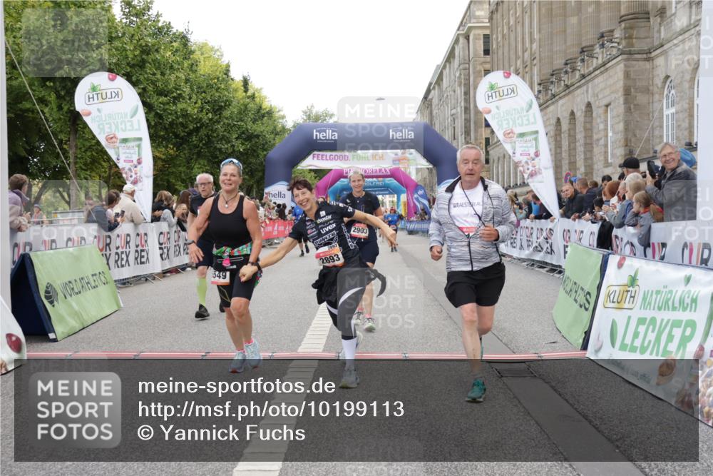 06.09.2026 - CURREX Alsterlauf Yannick Fuchs http://msf.ph/oto/10199113 06.09.2026 10:07:16 Ziel 2187, 2893, 2903, 4078, 4140, 5069, 5227, 5549, 5813, 5951, 6214, 8303, 8306 meine-sportfotos.de